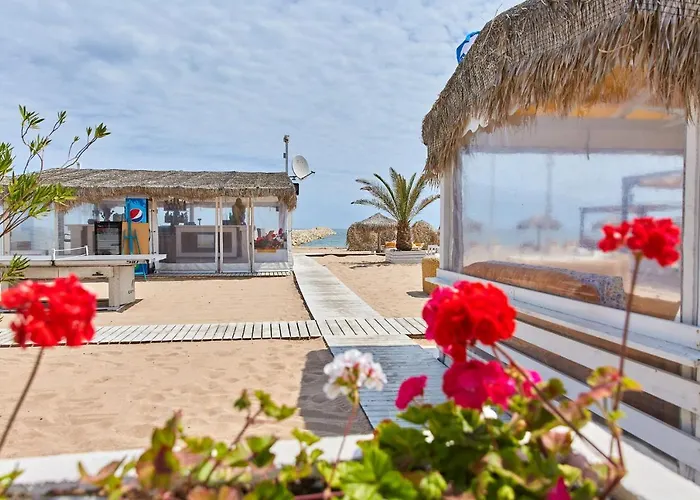 מלון דירות Madagascar Boutik Cytadell אפורי נורד