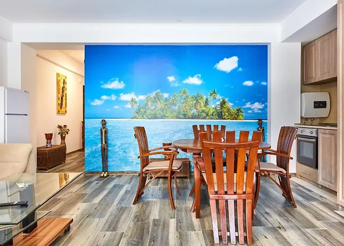 מלון דירות Madagascar Boutik Cytadell אפורי נורד