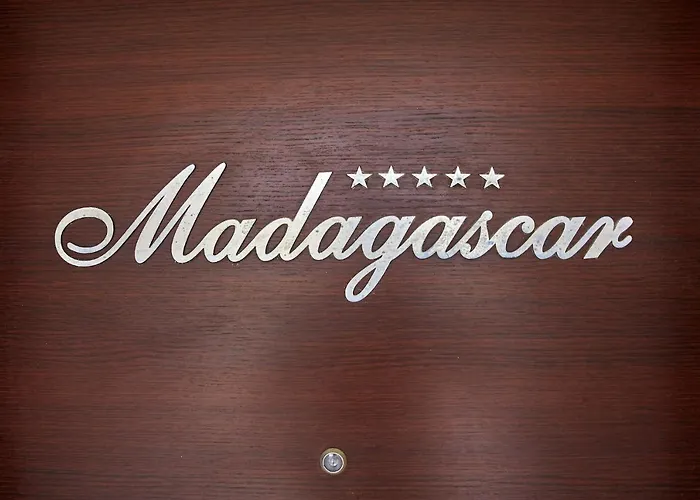 מלון דירות Madagascar Boutik Cytadell אפורי נורד