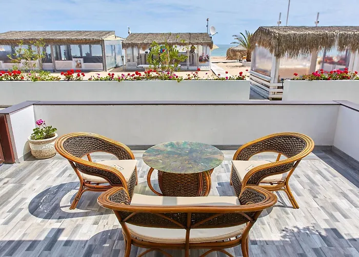 מלון דירות Madagascar Boutik Cytadell אפורי נורד